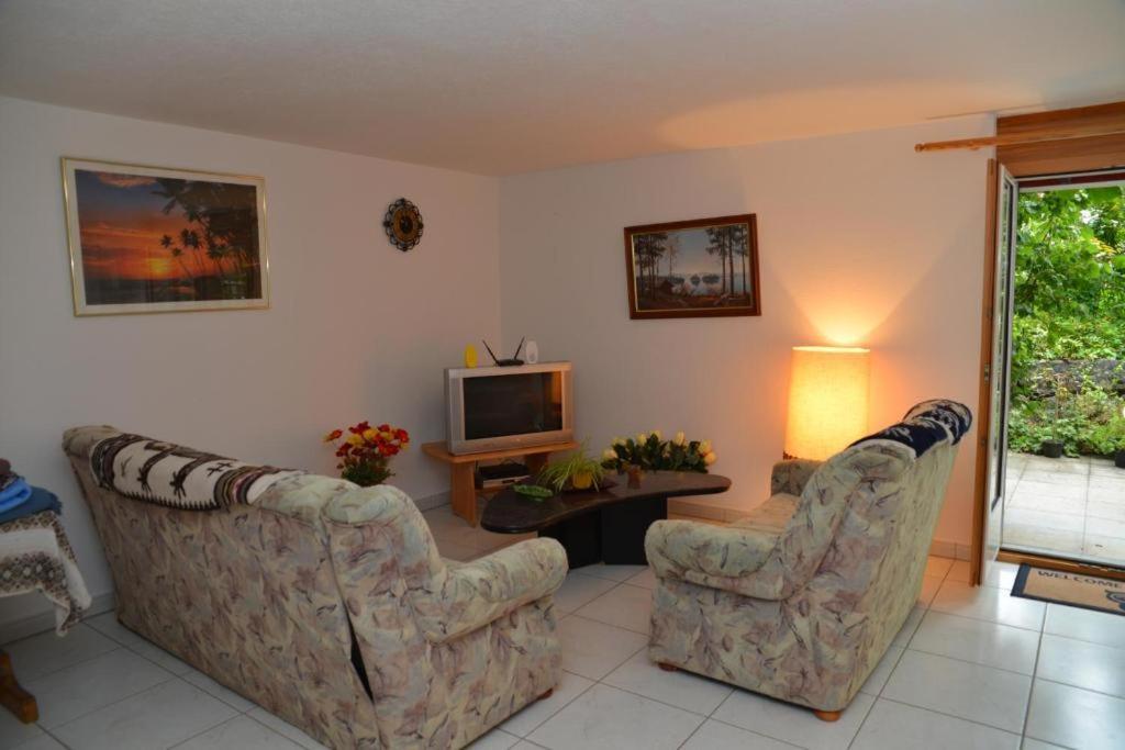 Bed And Breakfast - Die Aelplersuit Fuer Backpackers Im Berghuesli Linthal Exteriör bild