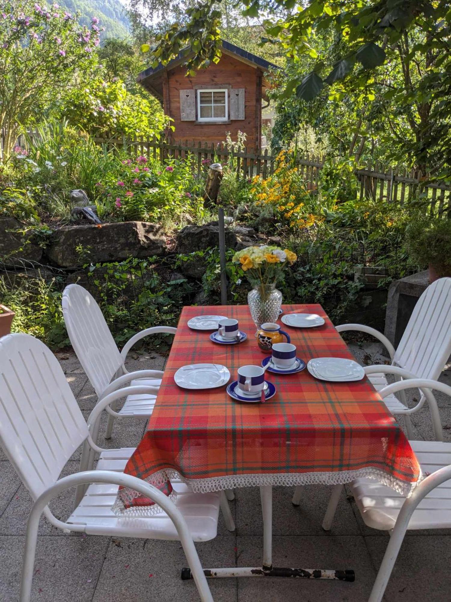 Bed And Breakfast - Die Aelplersuit Fuer Backpackers Im Berghuesli Linthal Exteriör bild