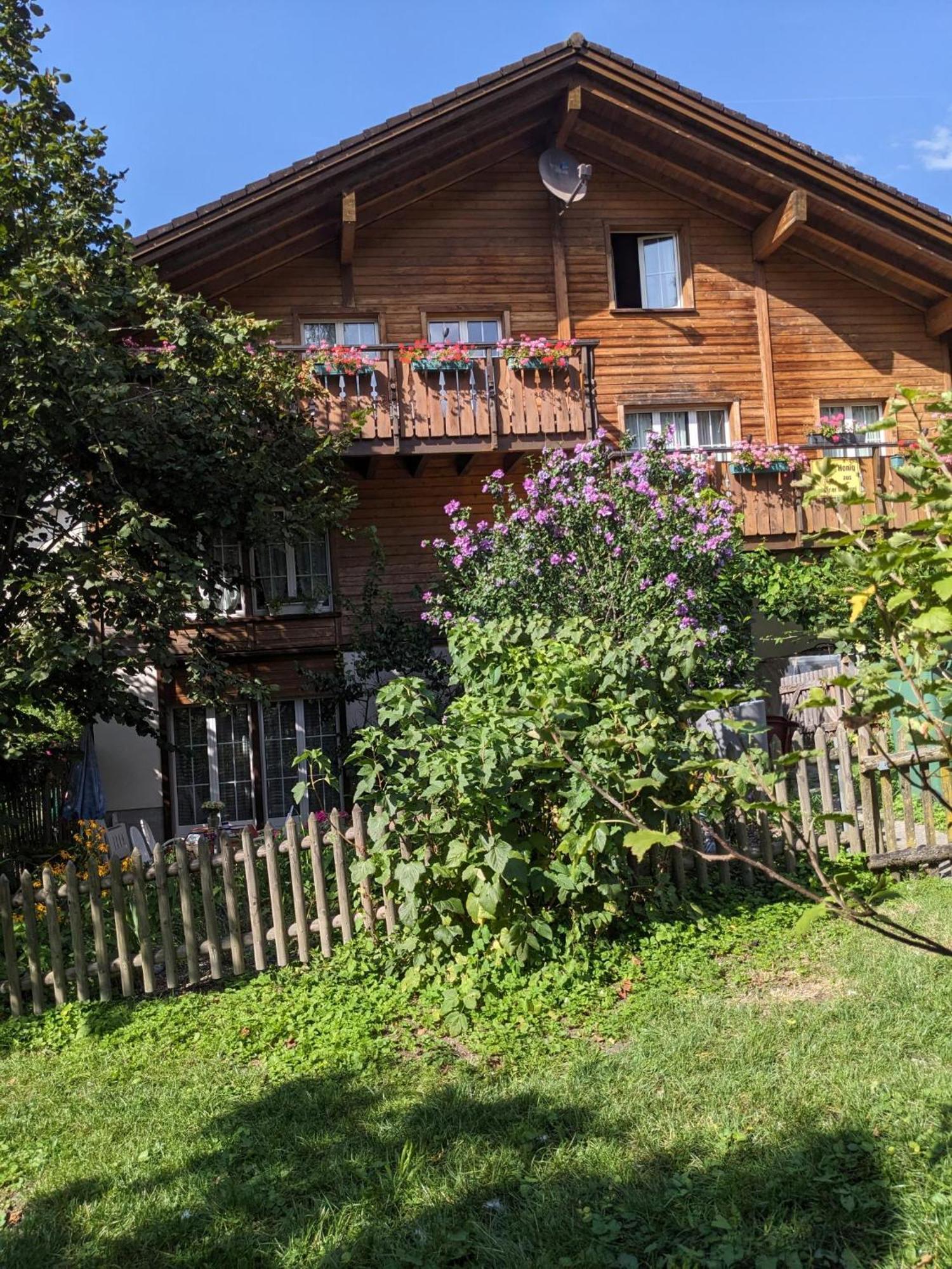 Bed And Breakfast - Die Aelplersuit Fuer Backpackers Im Berghuesli Linthal Exteriör bild