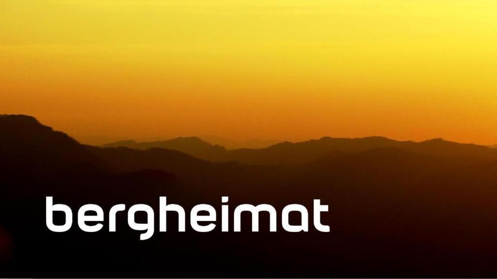 Bed And Breakfast - Die Aelplersuit Fuer Backpackers Im Berghuesli Linthal Exteriör bild