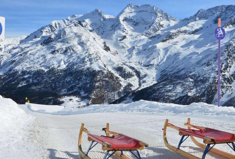Bed And Breakfast - Die Aelplersuit Fuer Backpackers Im Berghuesli Linthal Exteriör bild